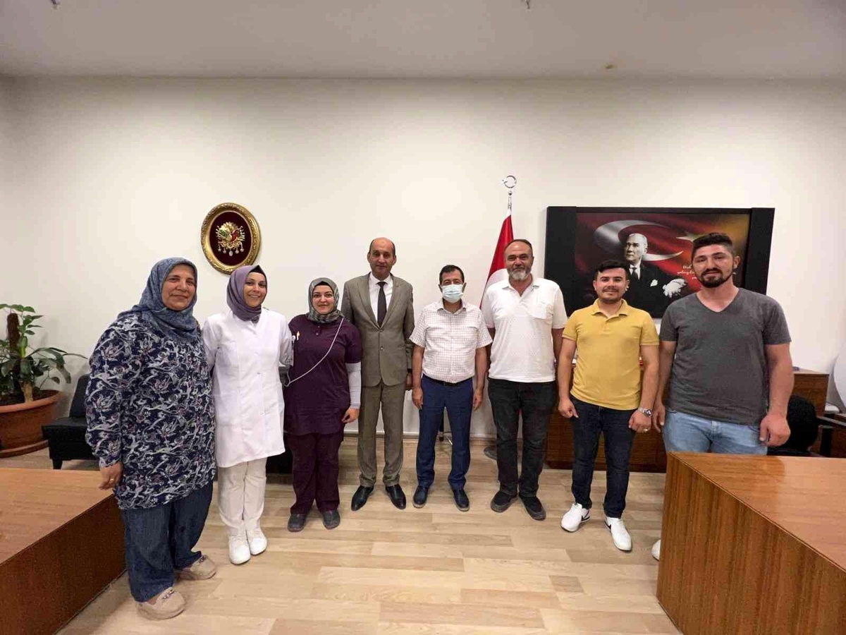 Şehit ailesi ve gazilerden sağlık çalışanlarına destek