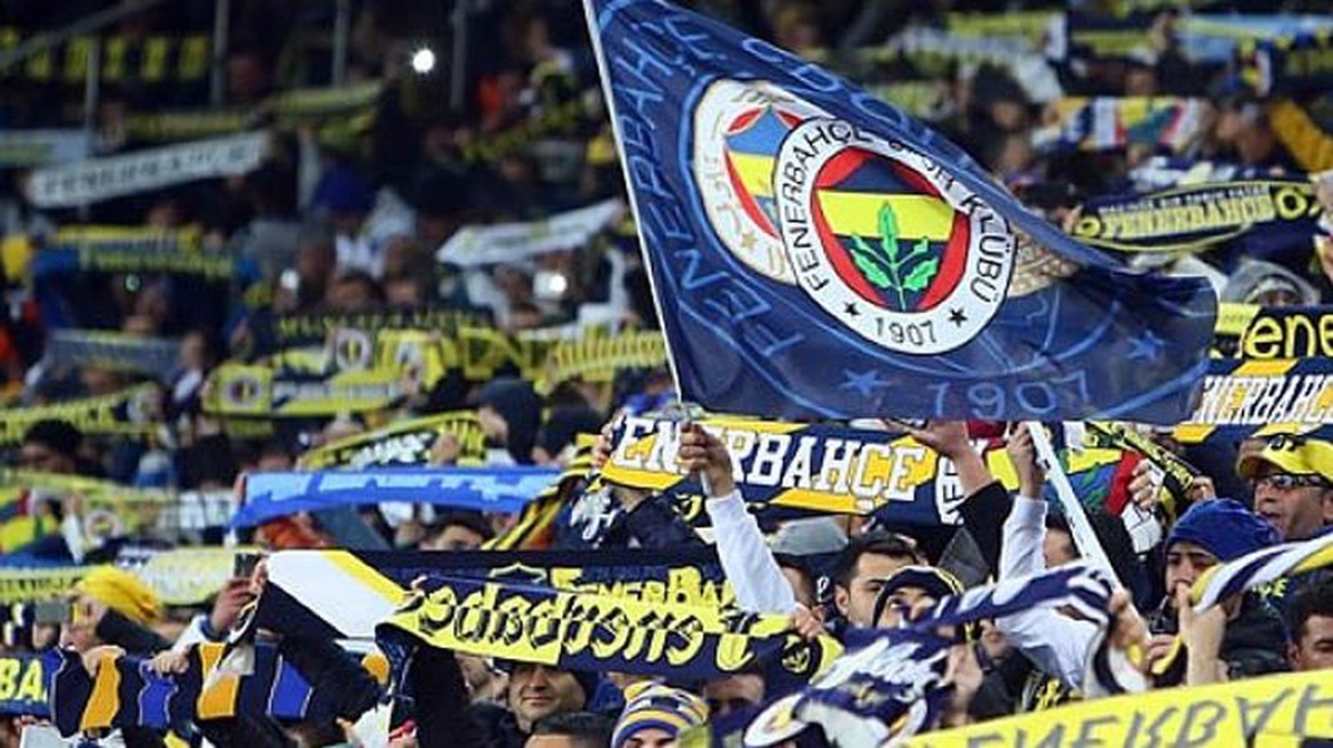 UEFA, Putin tezahüratlarının yapıldığı Dinamo Kiev karşılaşması için Fenerbahçe\'ye ceza kesti