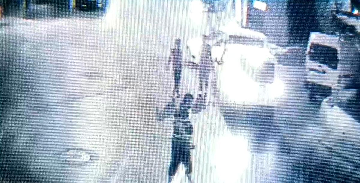 Ümraniye\'de dakikalarca kovaladı, 17 yaşındaki genci silahla vurdu