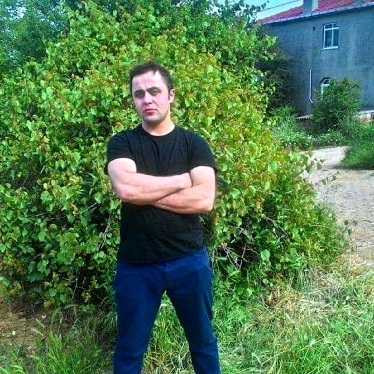 Üzerine ağaç devrilen orman işçisi ağır yaralandı