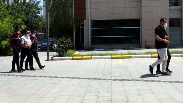 10 senelik anne, oğul ve gelin cinayetinin sırrı çözüldü! Katil zanlısı baba-oğul tutuklandı 10 senelik anne, oğul ve gelin cinayetinin sırrı çözüldü! Katil zanlısı baba-oğul tutuklandı