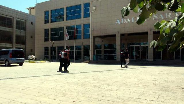 10 senelik anne, oğul ve gelin cinayetinin sırrı çözüldü! Katil zanlısı baba-oğul tutuklandı 10 senelik anne, oğul ve gelin cinayetinin sırrı çözüldü! Katil zanlısı baba-oğul tutuklandı