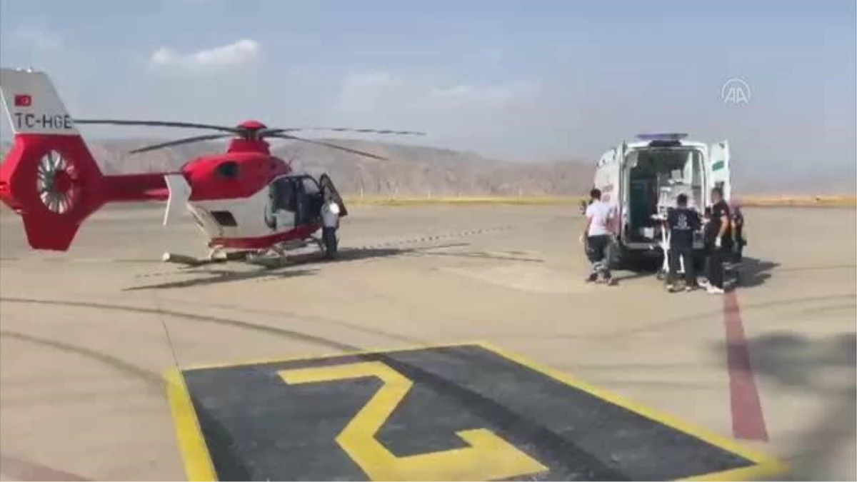 Şırnak\'ta ambulans helikopter prematüre bebek için havalandı