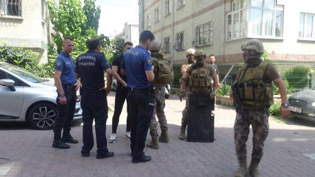 AVCILAR\'DA HAREKETLİ ANLAR; ÖZEL HAREKAT POLİSİ OPERASYON YAPTI (1)