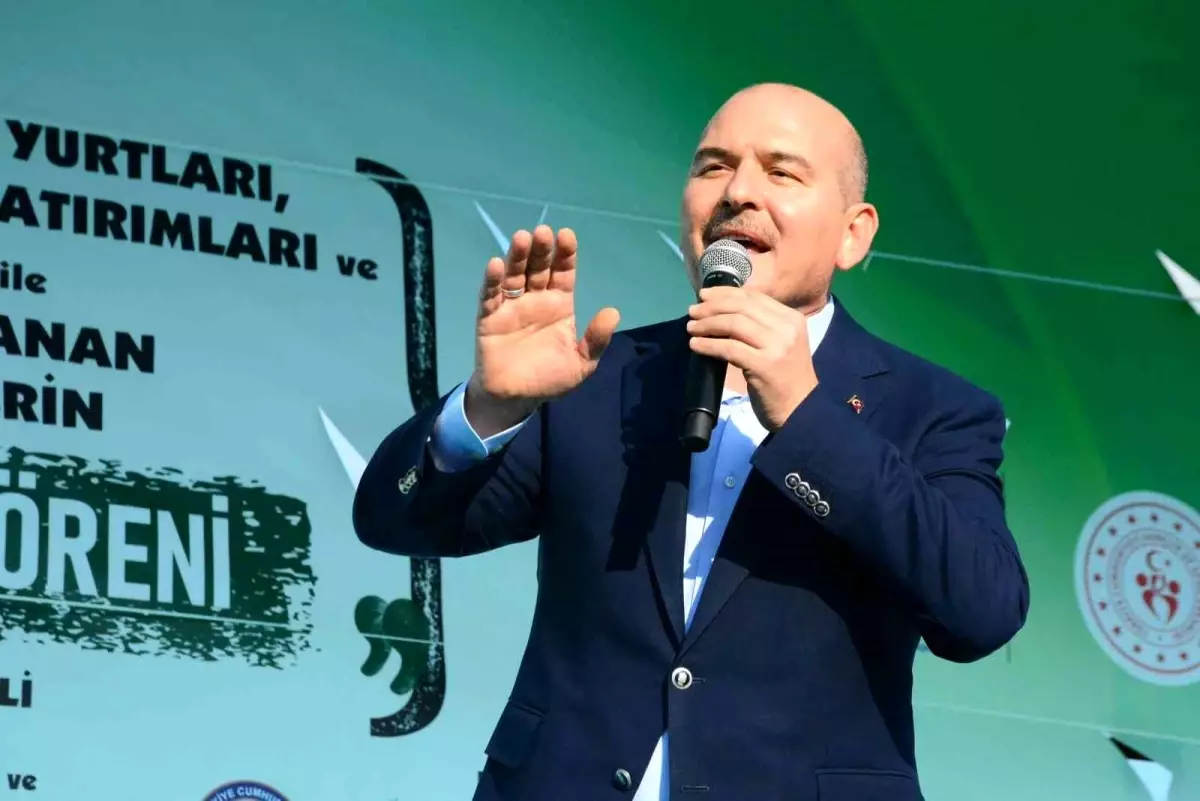 Kocaeli\'de konuşan Bakanı Soylu kalabalığa böyle hitap etti: Seçim akşamı Tayyip Erdoğan\'ın önünde diz çökecekler