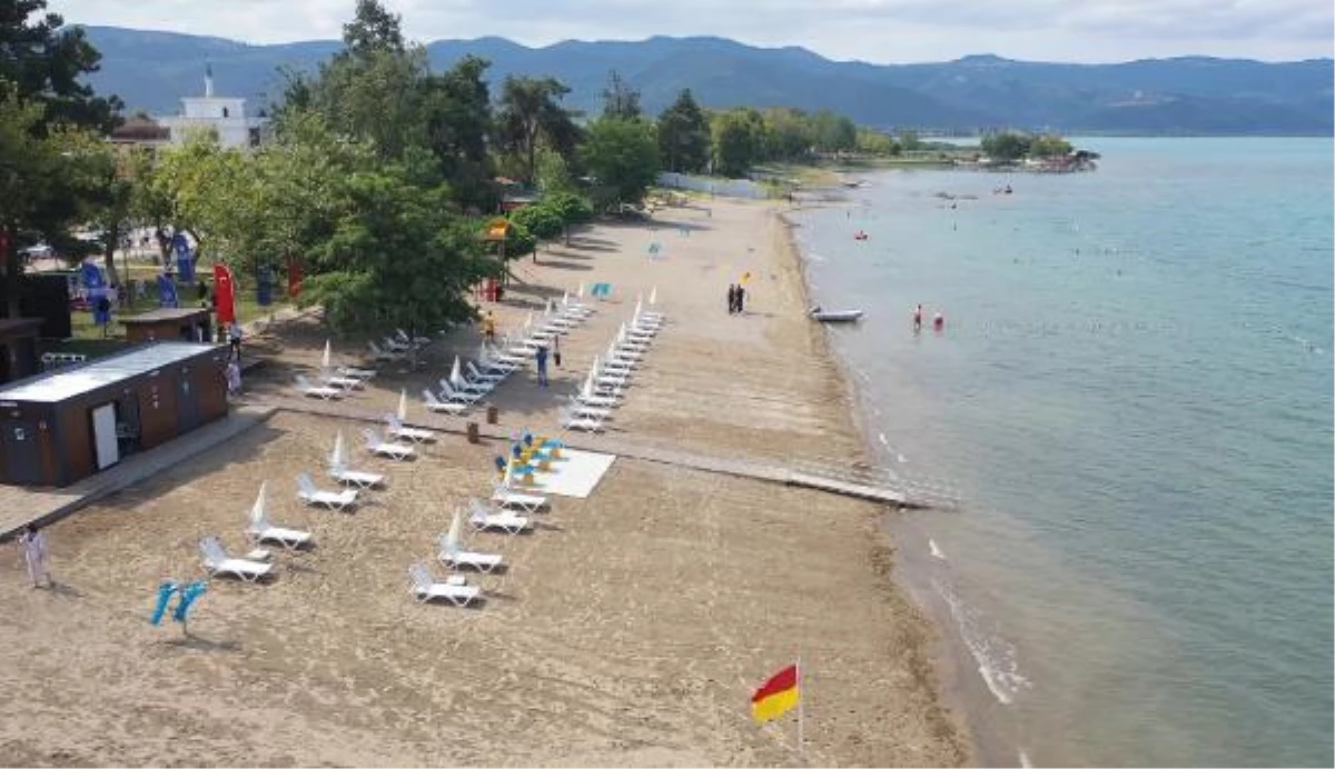 Bursa\'da 24 halk plajında olmayan mavi bayrak İznik Gölü\'ne verildi