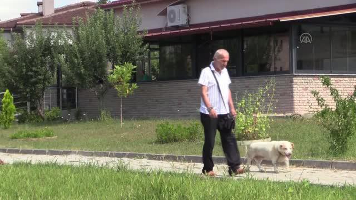 "Can dostu"yla huzurevinde hayatı paylaşıyor