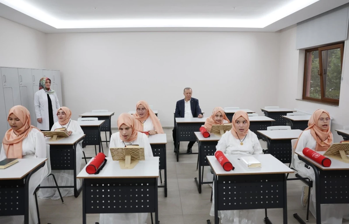 Cumhurbaşkanı Erdoğan, Müzehhibe Fatma Aydın İmam Hatip Ortaokulu\'nu açtı