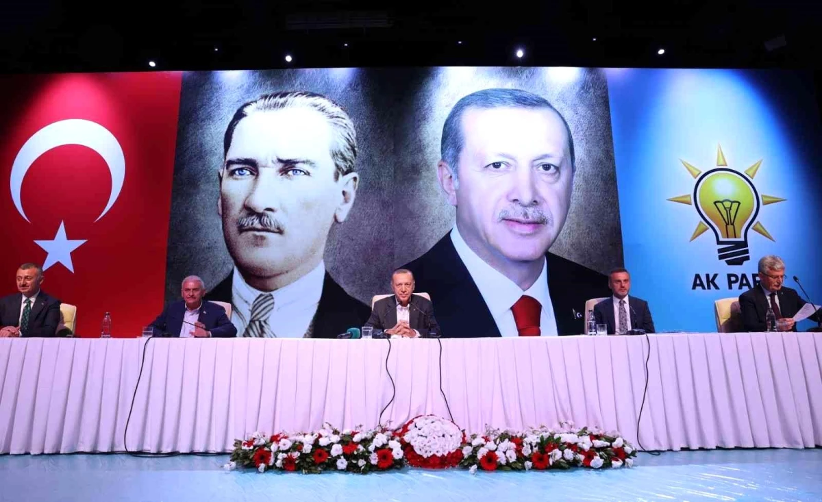Cumhurbaşkanı Erdoğan, Kocaeli\'de AK Parti İl Teşkilatıyla bir araya geldi