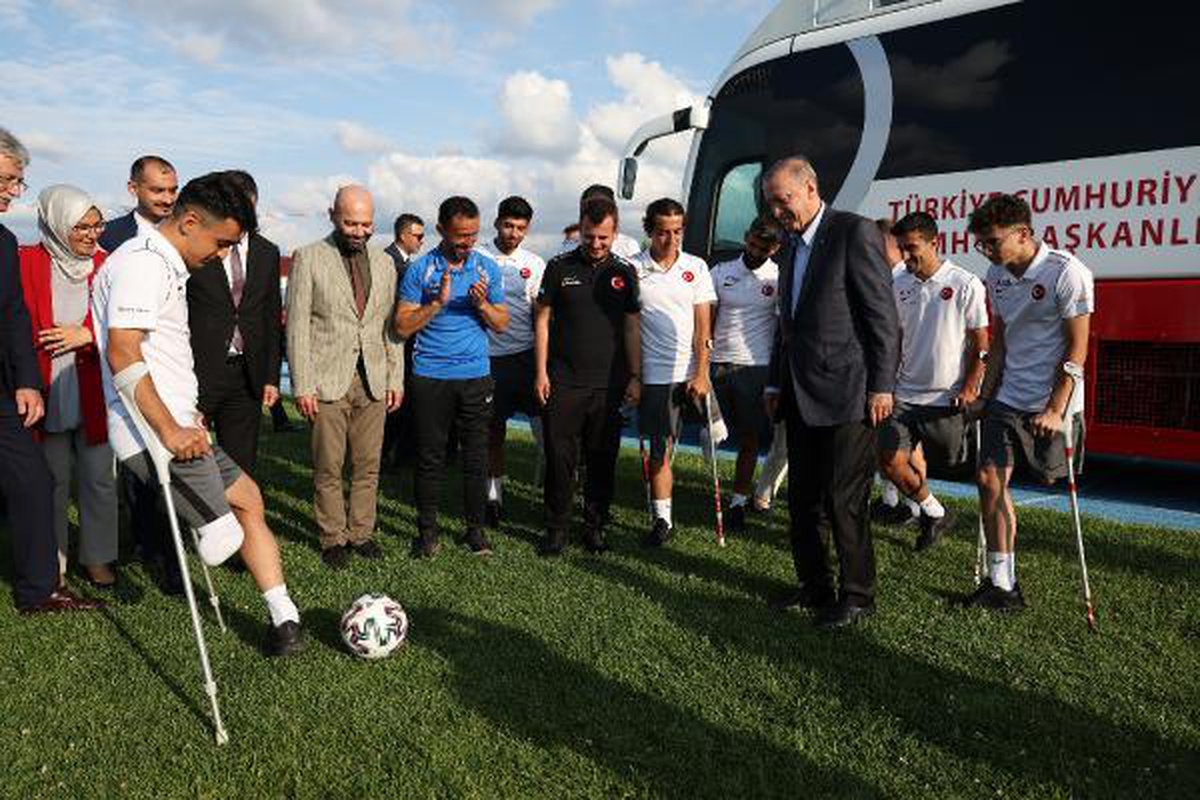 Cumhurbaşkanı Recep Tayyip Erdoğan, Ampute Futbol Takımı\'nı ziyaret etti