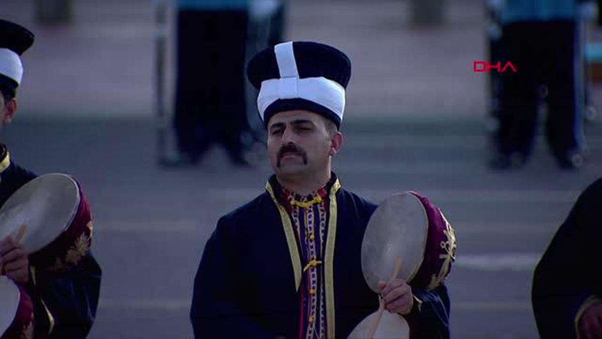 Cumhurbaşkanlığı Muhafız Alayı\'nın gösterisine vatandaşlardan yoğun ilgi
