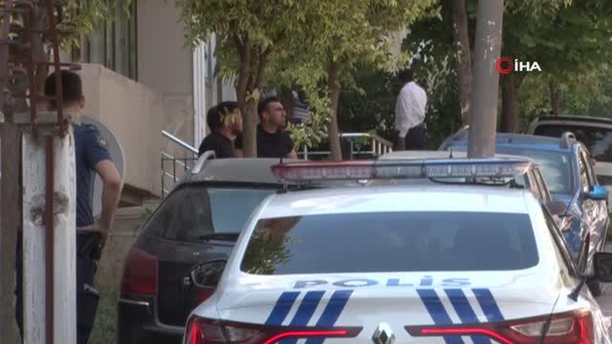 Avcılar\'da hareketli anlar, kendini eve kilitleyip tehditler savurdu