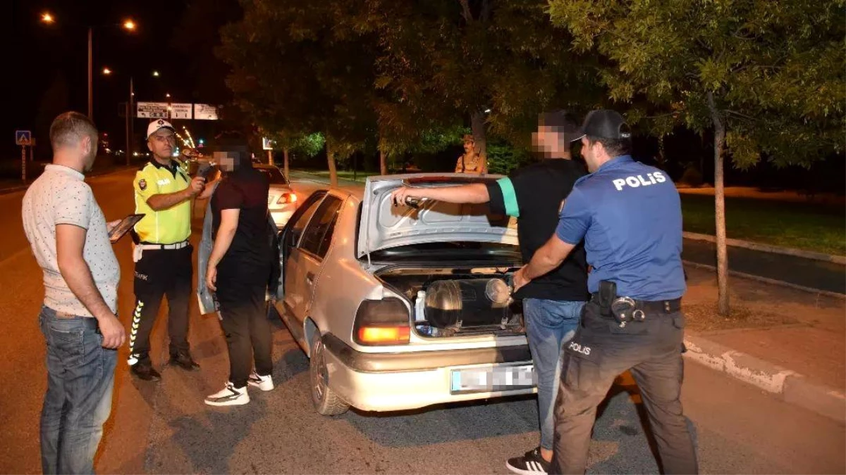 Erzincan\'da 10 araç sürücüsüne 17 bin 478 TL para cezası kesildi