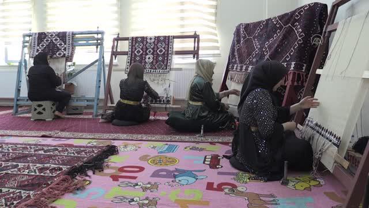 Hakkari kiliminin her motifi ayrı bir anlam taşıyor