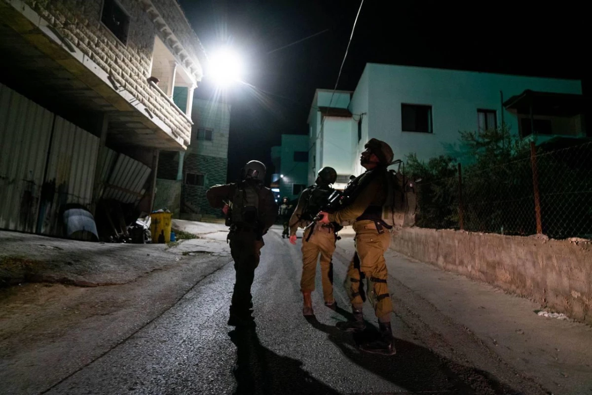 İsrail güçleri, Batı Şeria\'da 19\'u İslami Cihad mensubu 20 kişiyi gözaltına aldı