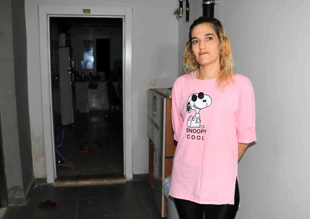 Ev sahibi, kiracısının çelik kapısını çaldı Ev sahibi, kiracısının çelik kapısını çaldı