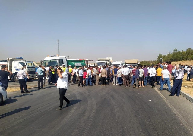 Bu kez zam değil indirim protestosu! Kuzu eti fiyatını protesto eden besiciler yol kapattı Bu kez zam değil indirim protestosu! Kuzu eti fiyatını protesto eden besiciler yol kapattı
