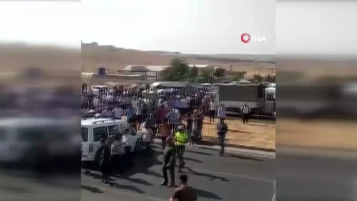 Kuzu eti indirimini protesto eden besiciler yol kapattı