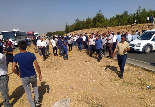 Bu kez zam değil indirim protestosu! Kuzu eti fiyatını protesto eden besiciler yol kapattı Bu kez zam değil indirim protestosu! Kuzu eti fiyatını protesto eden besiciler yol kapattı