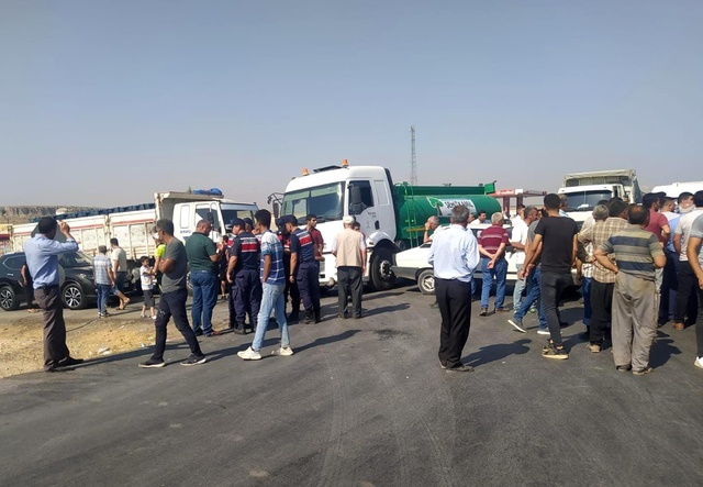 Bu kez zam değil indirim protestosu! Kuzu eti fiyatını protesto eden besiciler yol kapattı Bu kez zam değil indirim protestosu! Kuzu eti fiyatını protesto eden besiciler yol kapattı