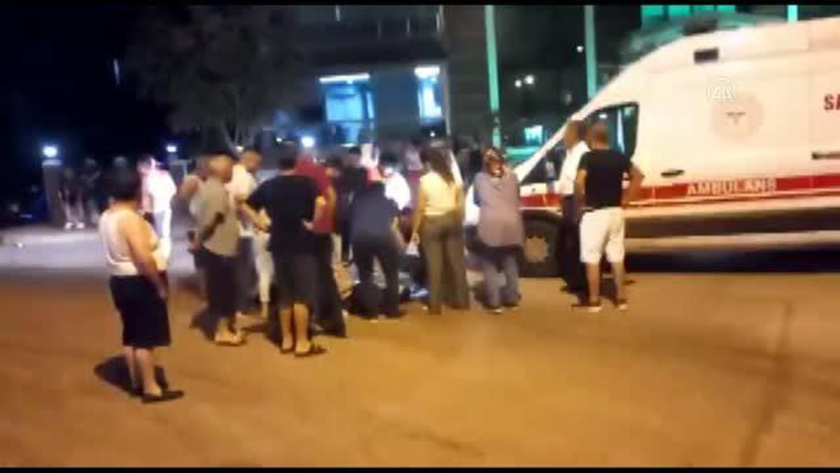 İzmir\'de motosikletler çarpıştı 4 kişi yaralandı
