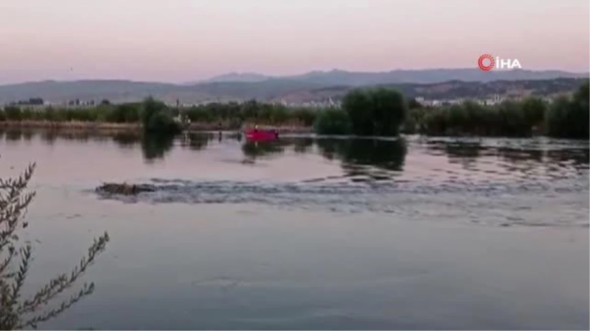Murat Nehri\'nde mahsur kalan 3 kişiyi AFAD ekipleri kurtardı