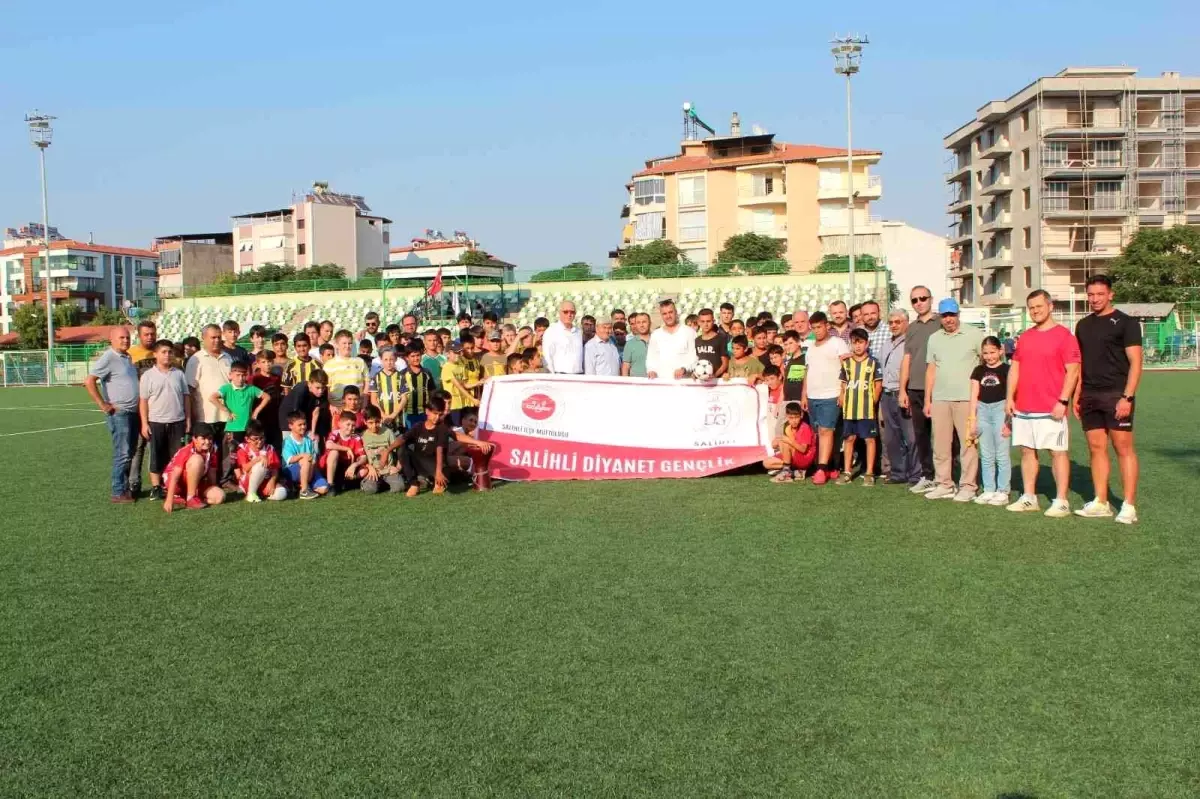 Salihli\'de kardeşlik futbol turnuvası heyecanı