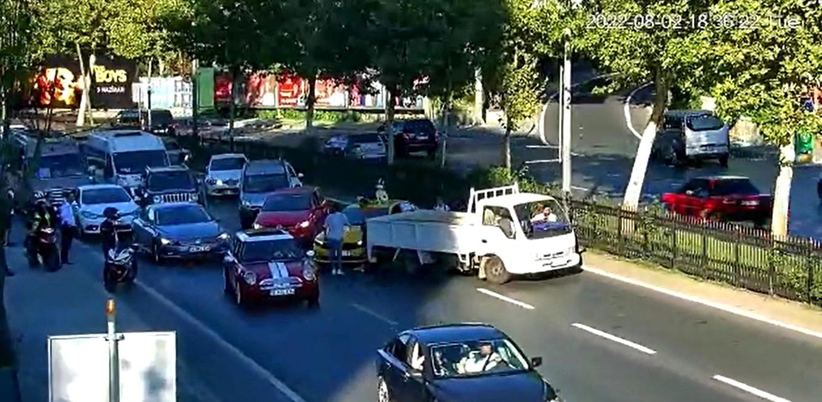 Sarıyer\'de ilginç anlar: Önce kavga etti sonra kaputun üstünde gitti