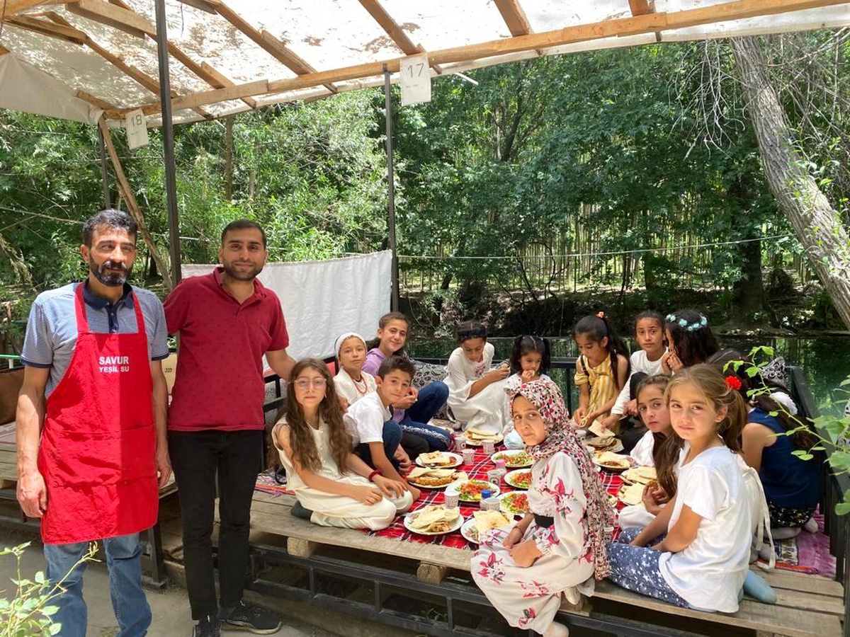 Sıcaklardan bunalan vatandaşlar Yeşilsu\'ya akın ediyor