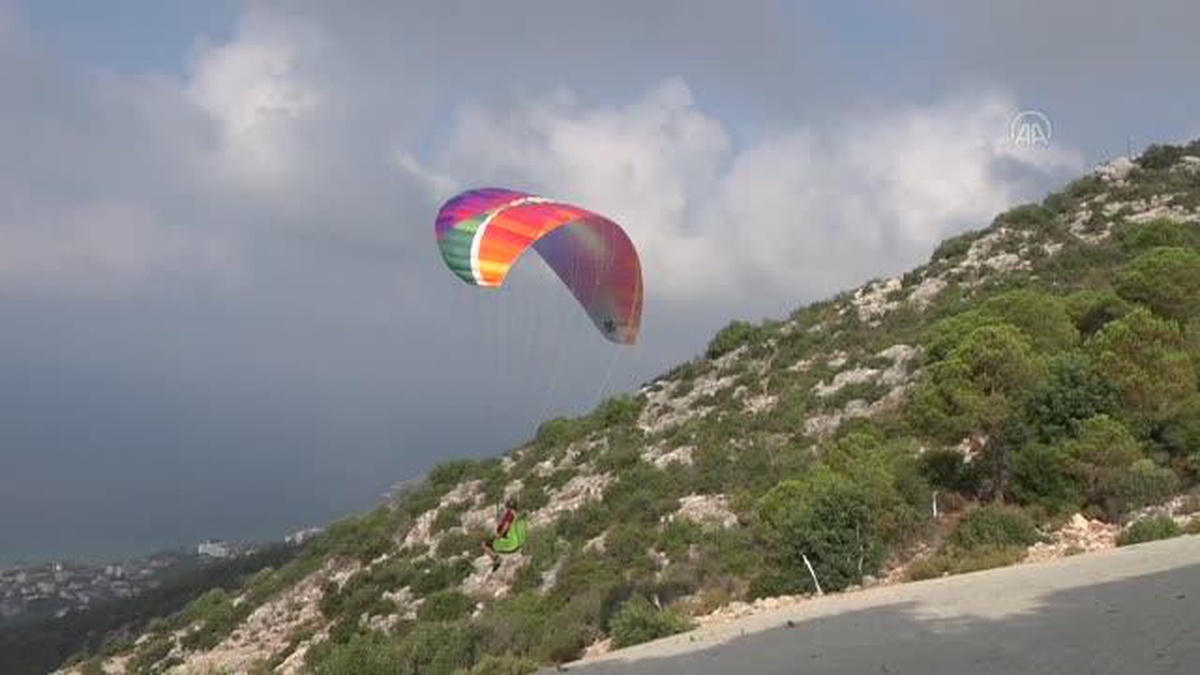 Antalya\'da, Türkiye Yamaç Paraşütü Hedef Yarışması 3. Etap Yarışları başladı