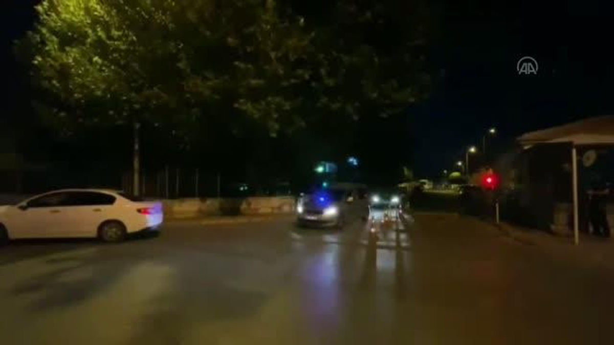 Kayseri\'de 50 kişiyi dolandırarak 20 milyon lira topladıkları iddiasıyla 2 kardeş yakalandı