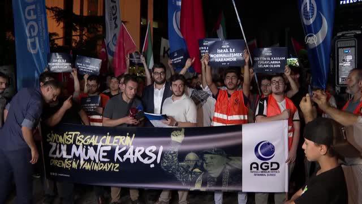 AGD İstanbul Şubesi üyeleri, İsrail\'in Gazze Şeridi\'ne yönelik saldırılarını protesto etti