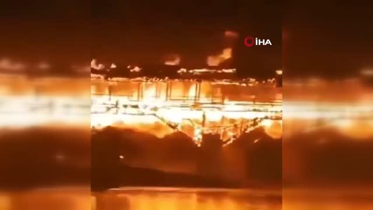 Çin\'de 900 yıllık ahşap köprü yandı