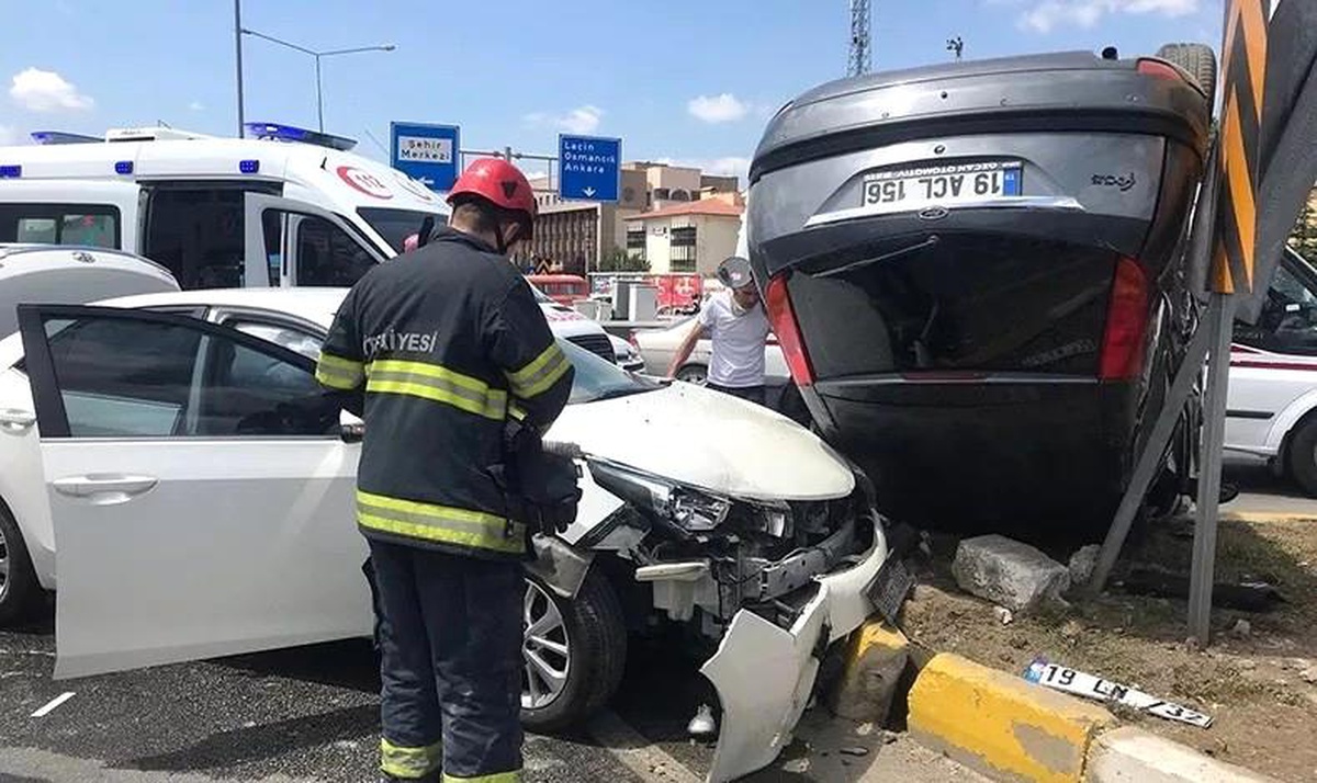 Çorum\'da trafik kazası: 3 yaralı