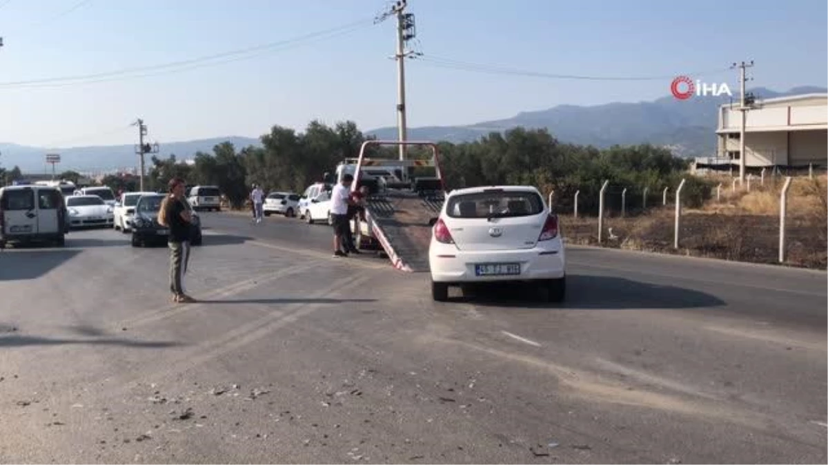 İzmir\'de yolcu minibüsü ile otomobil çarpıştı: 5 yaralı