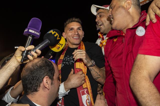 Eski Galatasaraylı yıldız Sneijder'in kendisini ikna ettiğini söyleyen Mertens'den olay itiraf Eski Galatasaraylı yıldız Sneijder'in kendisini ikna ettiğini söyleyen Mertens'den olay itiraf