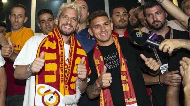 Eski Galatasaraylı yıldız Sneijder'in kendisini ikna ettiğini söyleyen Mertens'den olay itiraf Eski Galatasaraylı yıldız Sneijder'in kendisini ikna ettiğini söyleyen Mertens'den olay itiraf