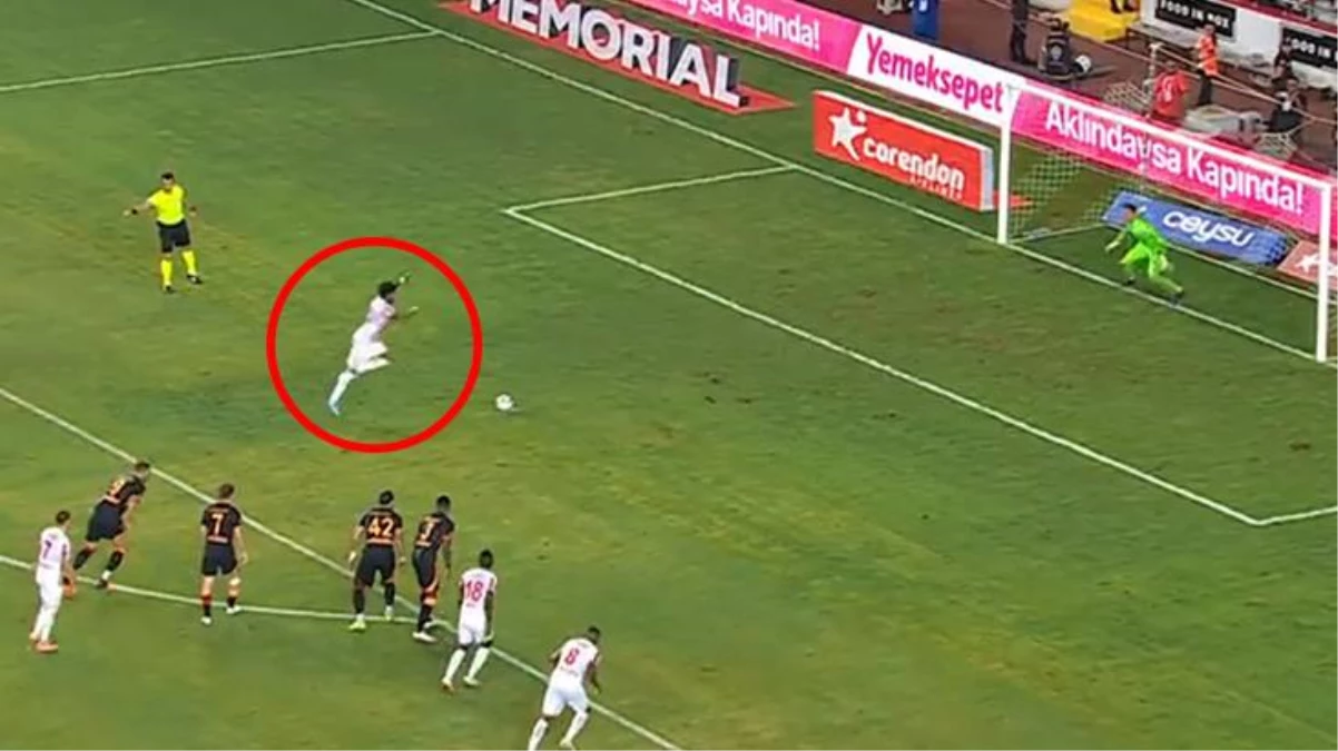 Galatasaray\'a karşı penaltı kaçıran Antalyasporlu Luiz Adriano sosyal medyada gündeme oturdu