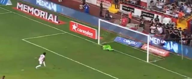 Galatasaray'a penaltı atarken yaptığı hareket olay oldu! Antalyasporlu Luiz Adriona'ya çirkin ithamlar