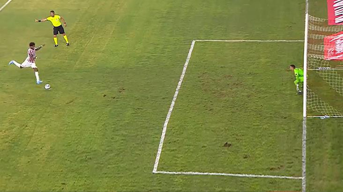 Galatasaray\'ın kaptanı Fernando Muslera\'nın Antalyaspor maçında yaptıklarına övgü yağdı