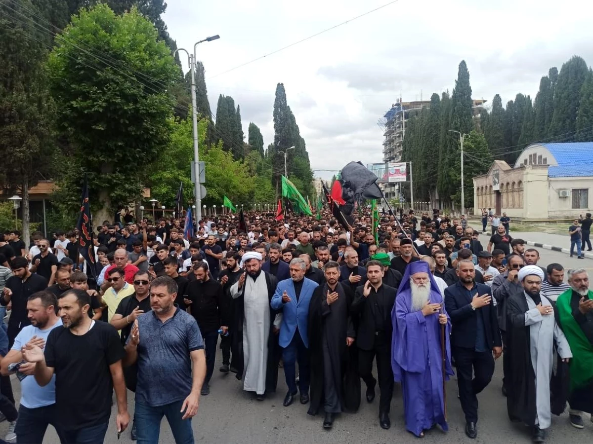 Gürcistan\'da \'Tasua Yürüyüşü\'ne binlerce kişi katıldı