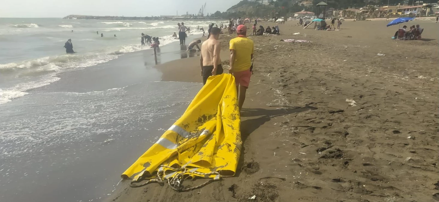 Hatay\'da denizden su deposu çadırı çıktı