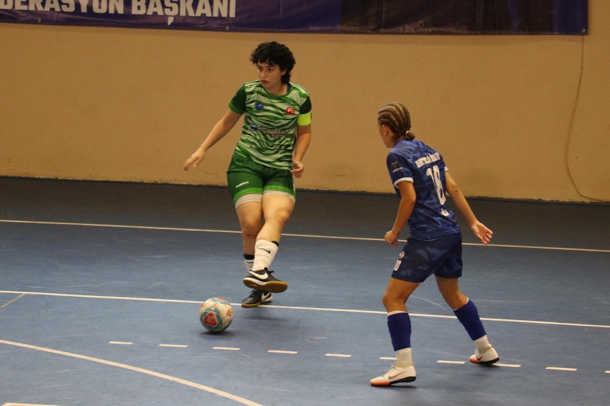 İşitme Engelliler Kadın Futsal Türkiye Şampiyonası Karabük\'te sona erdi