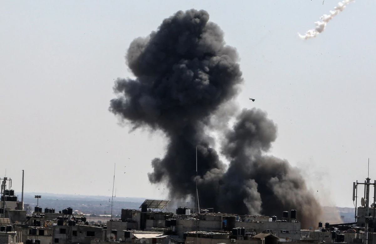 İsrail, abluka altındaki Gazze\'ye hava saldırılarına devam etti