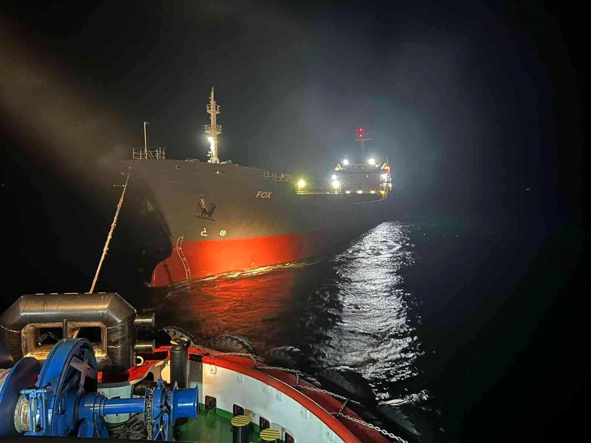 İstanbul Boğazı\'nda 120 metre boyundaki kargo gemisi arızalandı