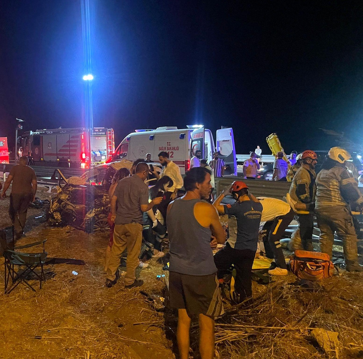 İzmir\'de trafik kazası: 1 ölü, 4 yaralı