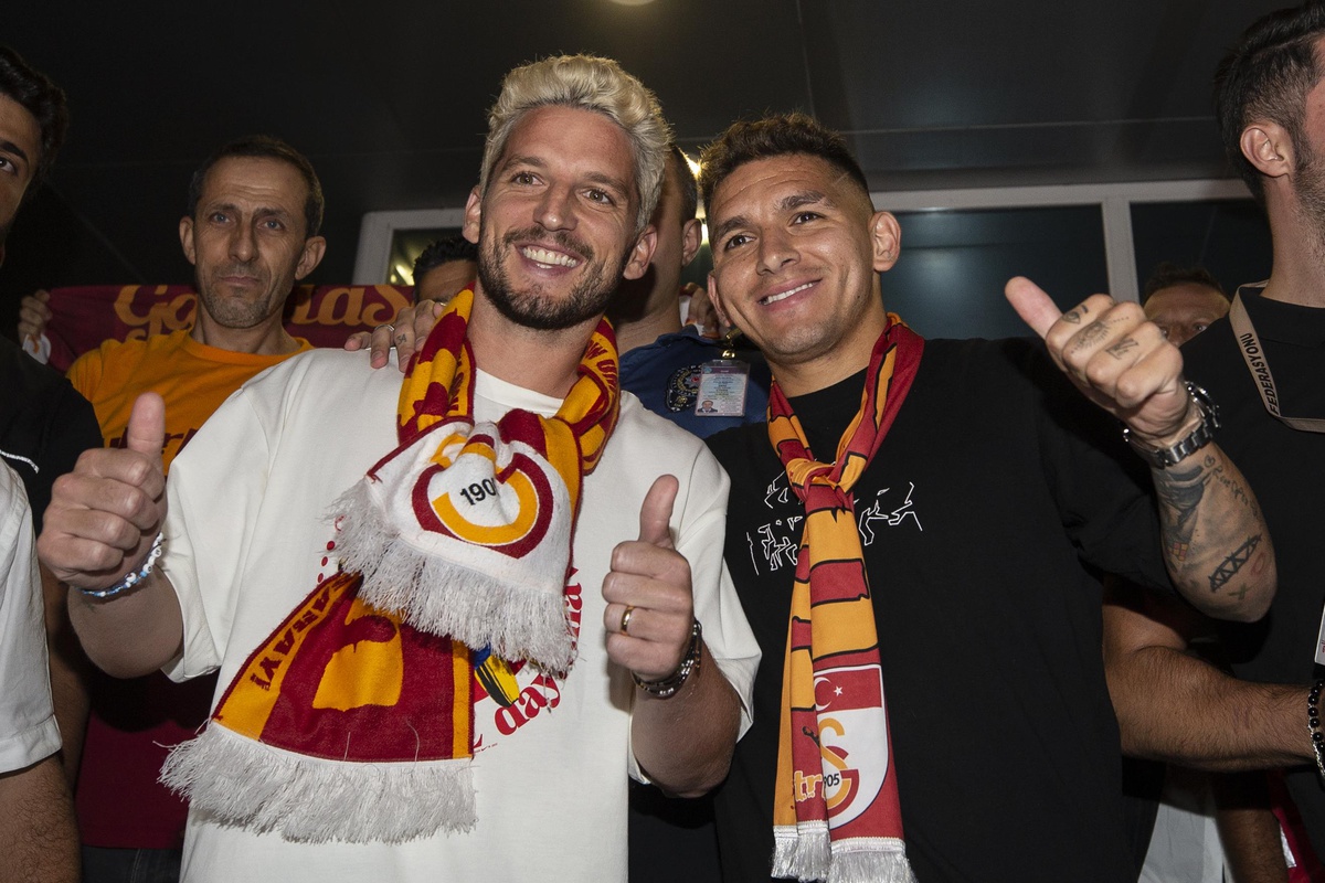 Lucas Torreira ve Dries Mertens, Galatasaray için İstanbul\'da