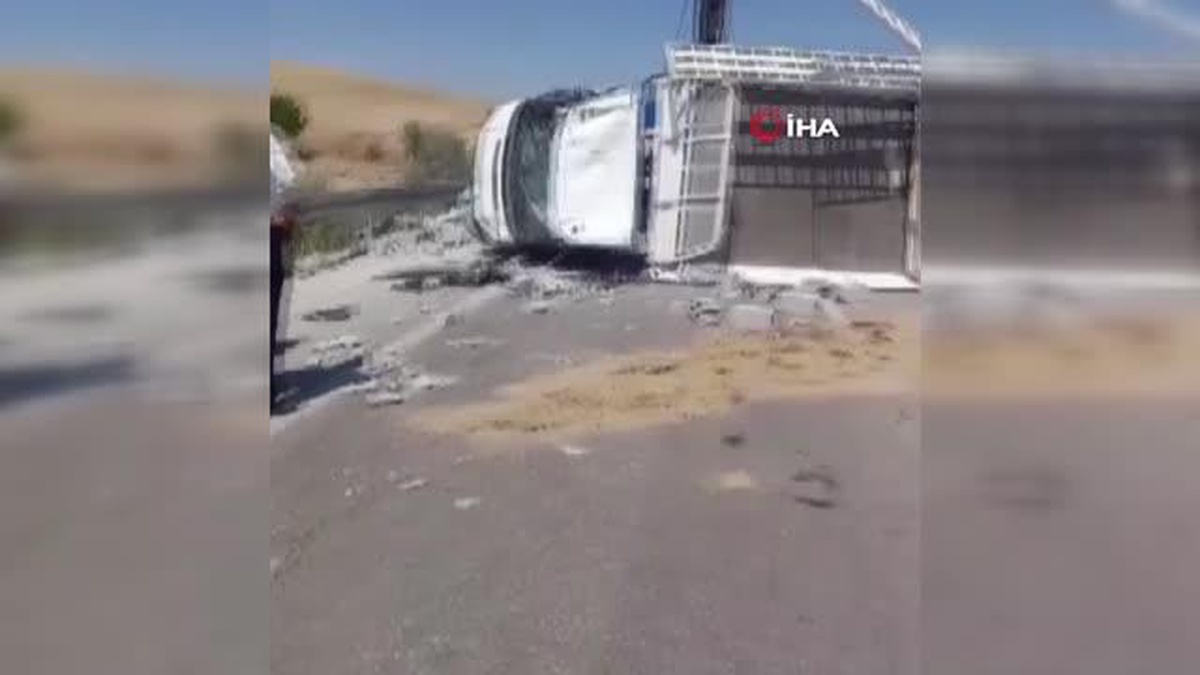 Elazığ\'da pikap ile otomobil çarpıştı: 3 yaralı