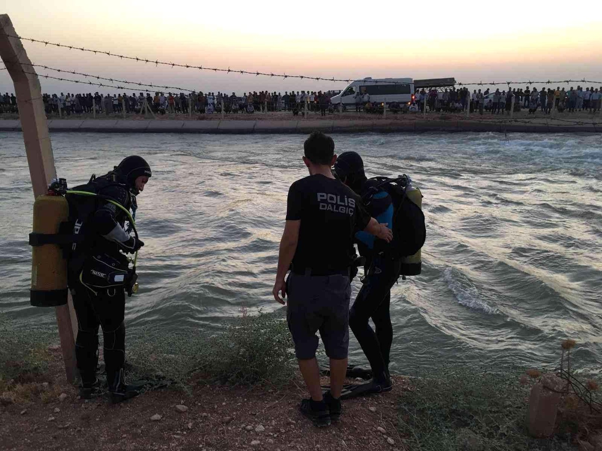 Şanlıurfa\'da sulama kanalına giren 2 genç kayboldu