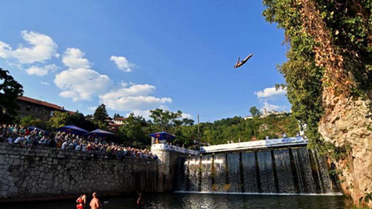 Saraybosna\'da Bentbasa Uçurum Dalışları Yarışması Düzenlendi